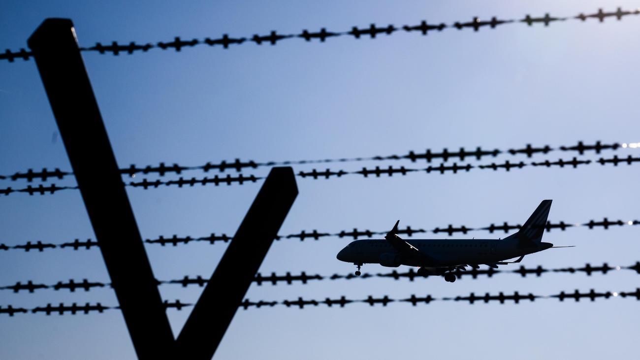 deportation flight, Iraq, IS, Islamic State, refugees, demonstration, human rights