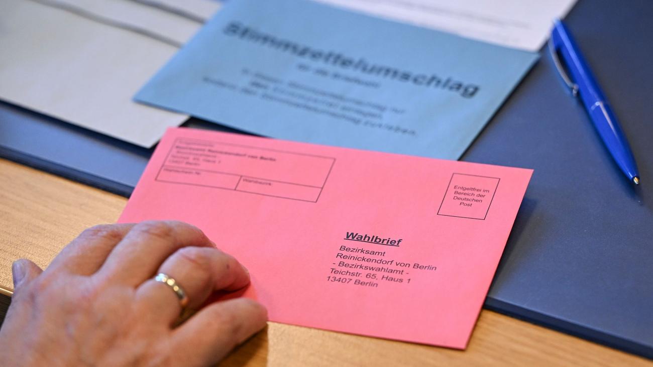German Bundestag, German parliament, Bundestag election, Berlin, advance vote by mail, postal vote