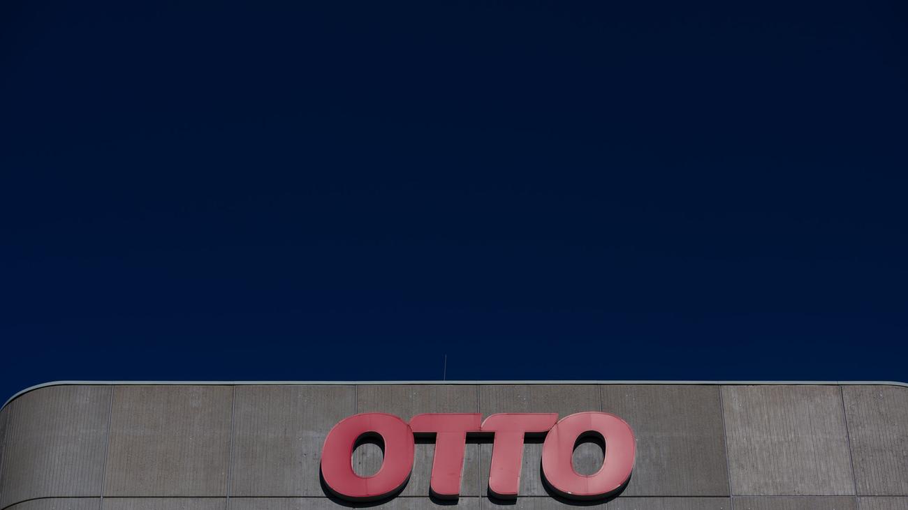 Otto, layoff, call center, jobs, Hamburg, customer service, online retail