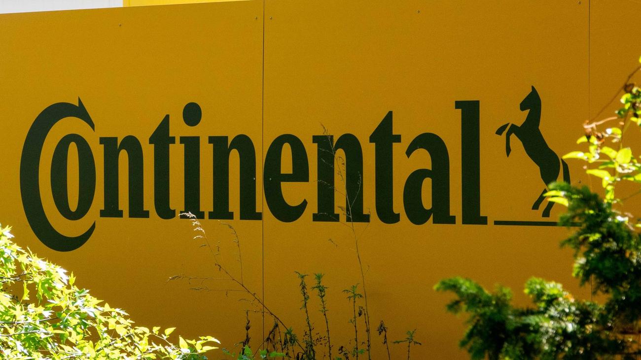 Continental, Auto industry crisis, Job cuts, Research and development, Auto supplier, Germany, Bayern, Hessen, Nürnberg, Elektrobit, Software daughter, Erlangen, Berlin, Stuttgart, Braunschweig, Social compatibility, Philipp von Hirschheydt, Automotive chief