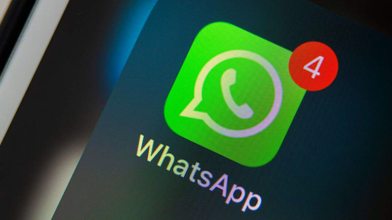 WhatsApp, WhatsApp Beta, WhatsApp Notifications, iPhone Beta, Notification Settings, Unread Message Notifications, Notification Badge Options, Mark All Chats as Read, iOS Update, WhatsApp Features