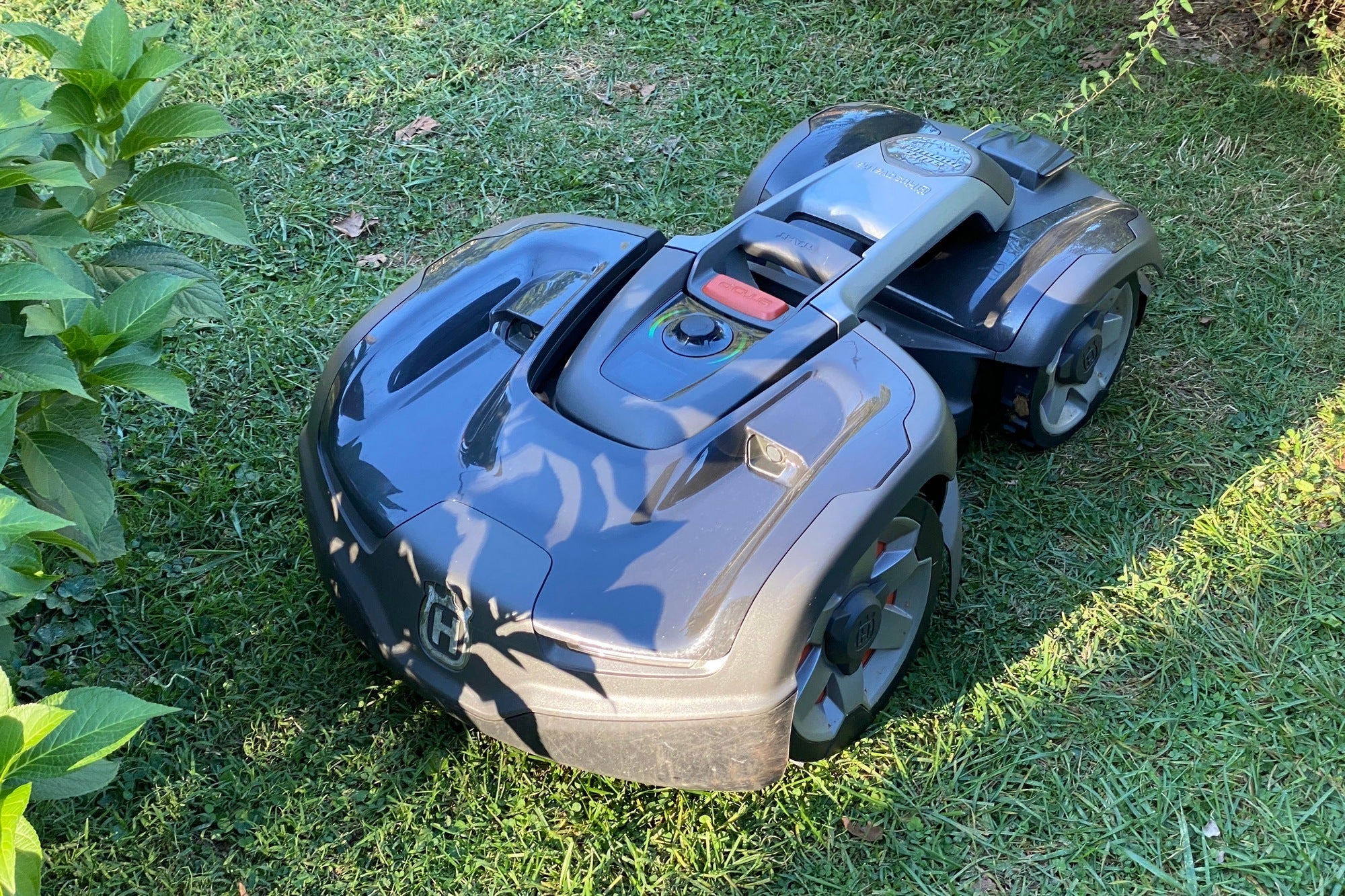 robot lawn mower, Husqvarna Automower 435X AWD, smart home, gardening, lawn care, weed control