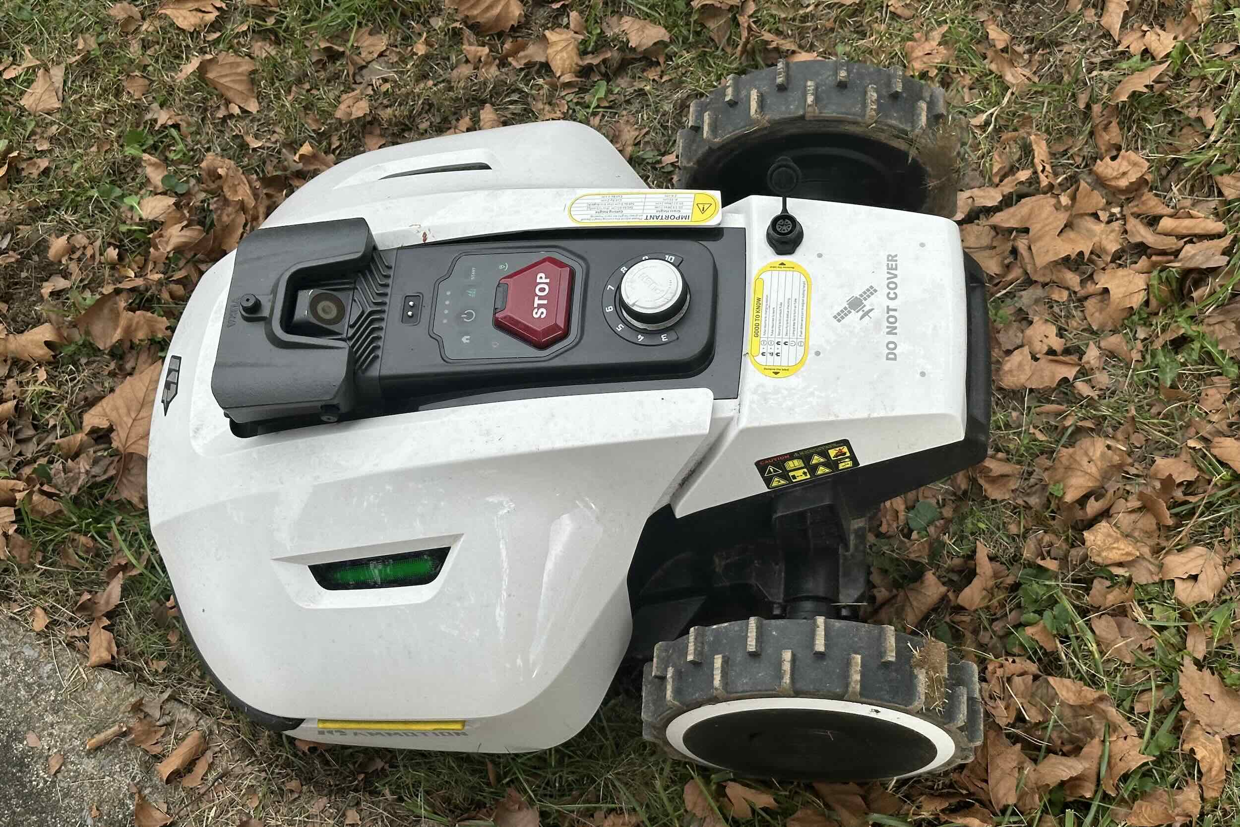 robot lawn mower, lawn mower, Mammotion Yuka 1500, robot lawn mower review, FPV control, lawn art, sweeper attachment