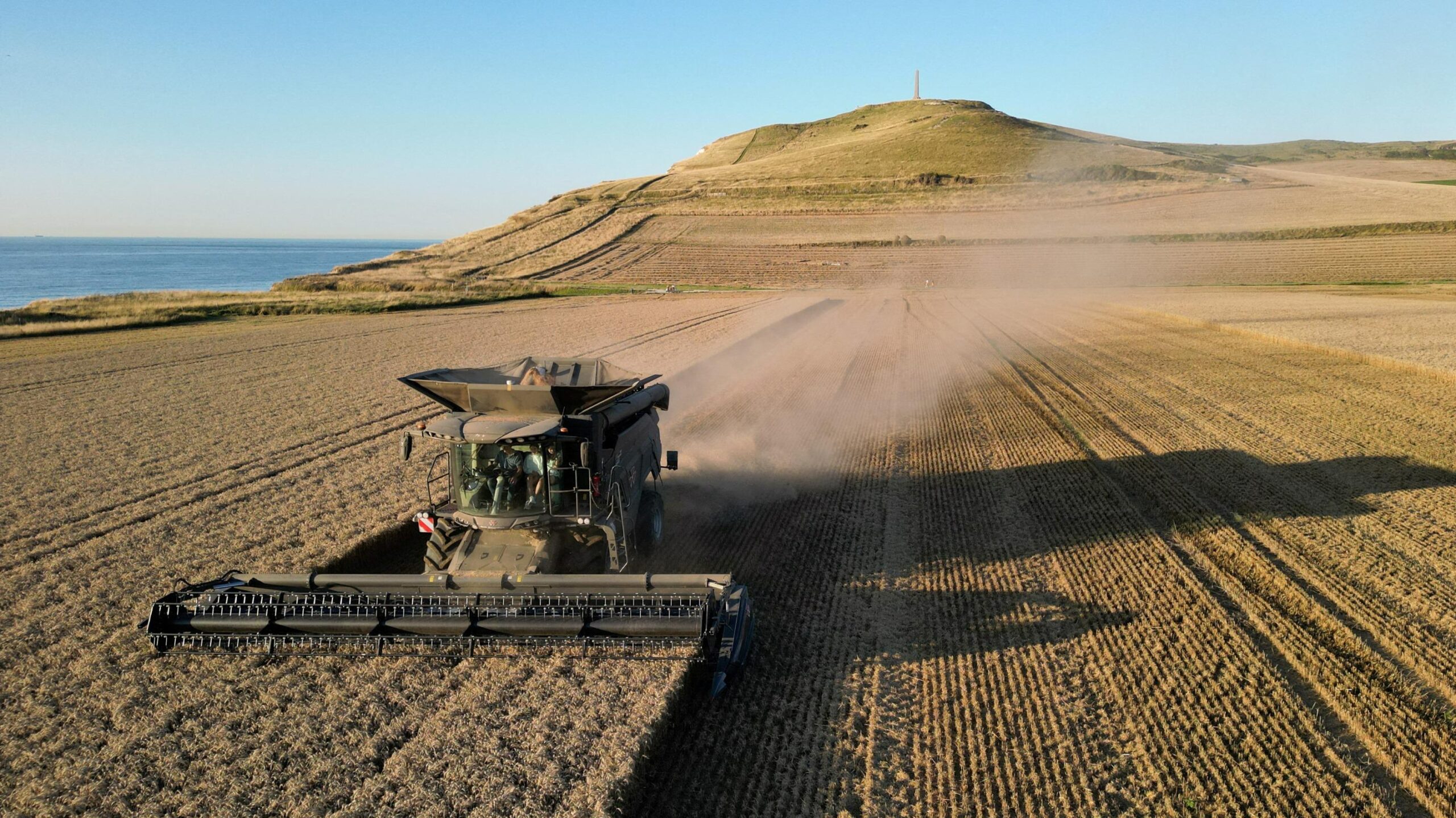 Agricultural orientation law, Senate vote, sovereignty, environmental constraints, non-regression of food sovereignty, climate change, diplomas, young farmers, land transfer, irrigation, construction and exploitation permits, environmental offenses, penalties.