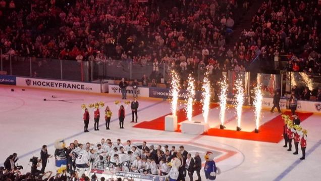 Hockey sur glace, Coupe de France, Ducs d’Angers, Brûleurs de Loups de Grenoble, Accor Arena, Île-de-France, Sport français, Culture sportive, Partenariats économiques, Orange, Karine Dussert-Sarthe