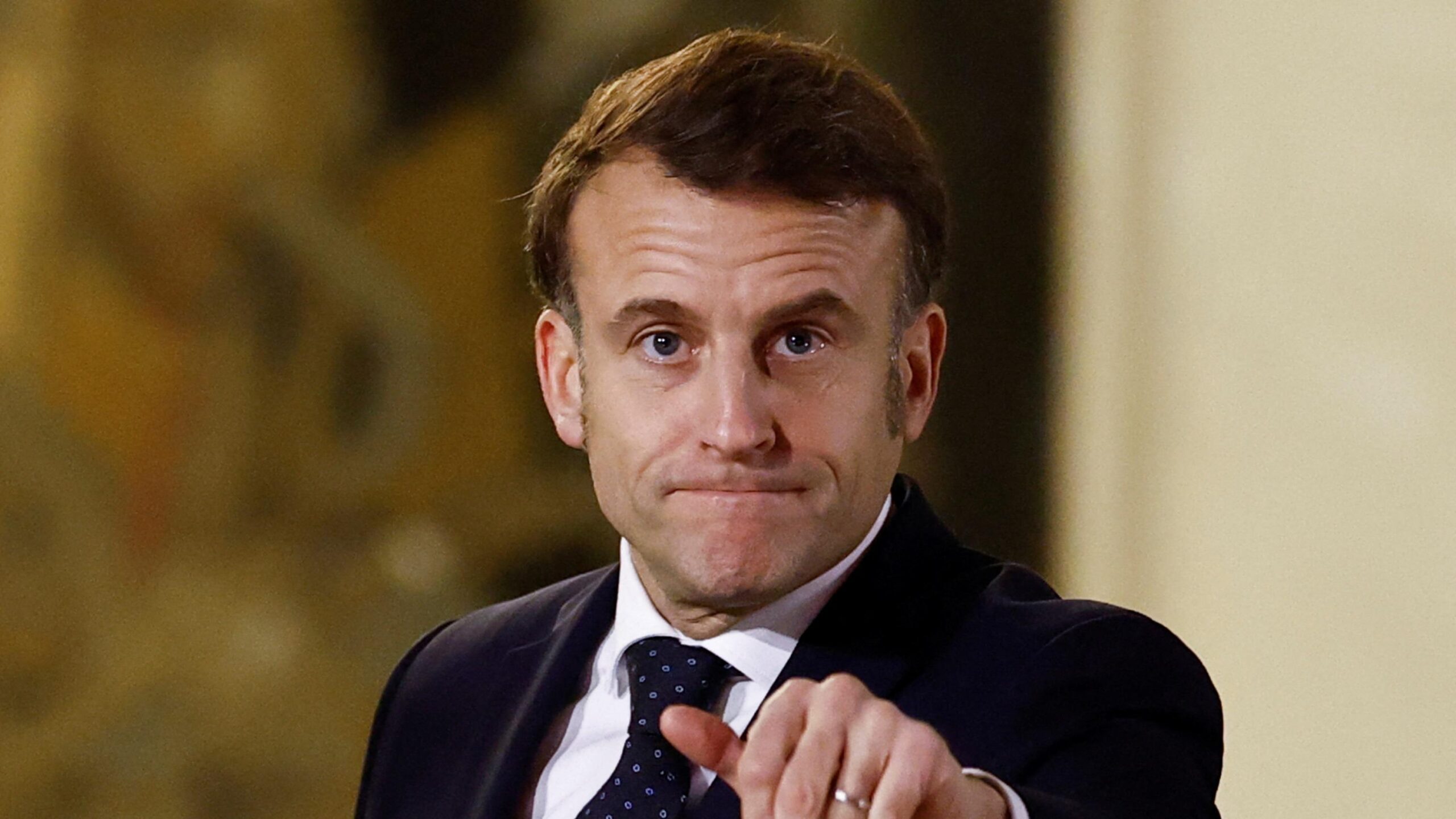 Ukraine, Peace, Emmanuel Macron, Donald Trump, Volodymyr Zelensky, Minsk agreements, European Union, Diplomacy, Negotiation, Security guarantees