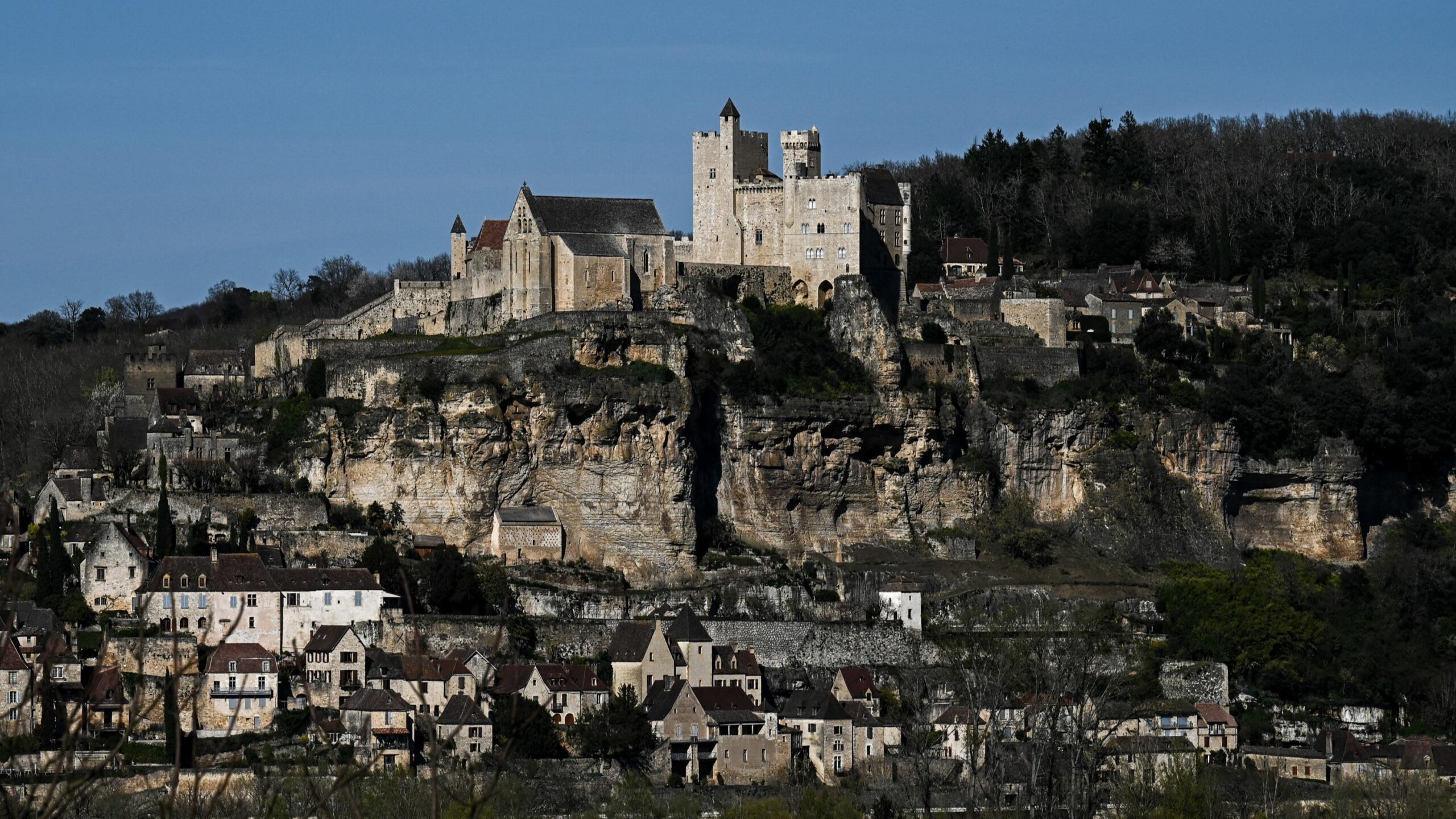 Beynac, Dordogne, road bypass, regional chamber of accounts, environmental impact, legal challenges, cost