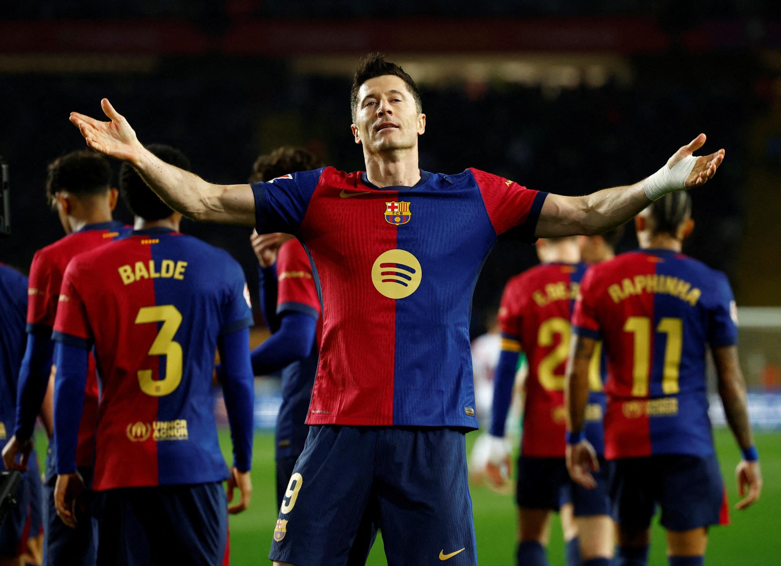 FC Barcelona; La Liga; Robert Lewandowski; Rayo Vallecano; title race; Espanyol; Augusto Batalla; Wojciech Szczesny; Jorge de Frutos; Pathe Ciss