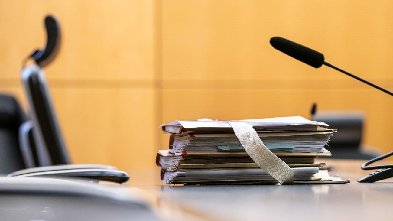 Gift murder, Poisoning, Domestic violence, Murder trial, Court case