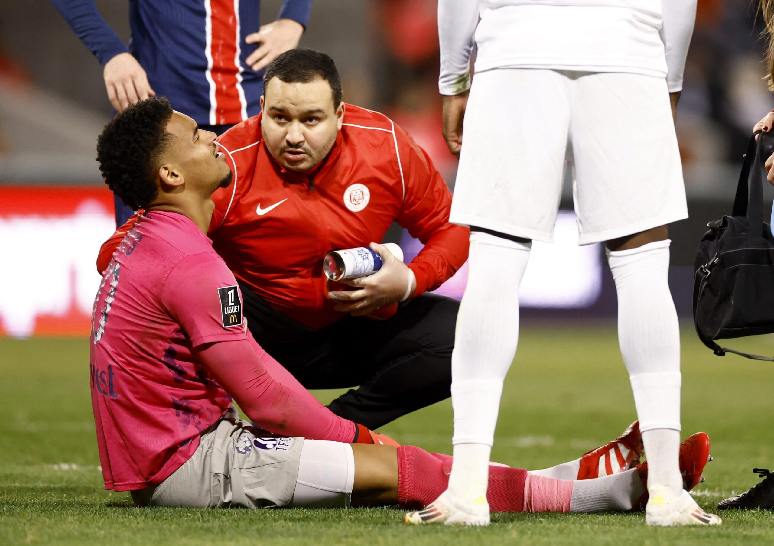 Toulouse goalkeeper, Guillaume Restes, Paris Saint-Germain, Ligue 1, injury, one month absence, thigh pain, clean sheets, Brice Samba, Le Havre, Angers, Monaco