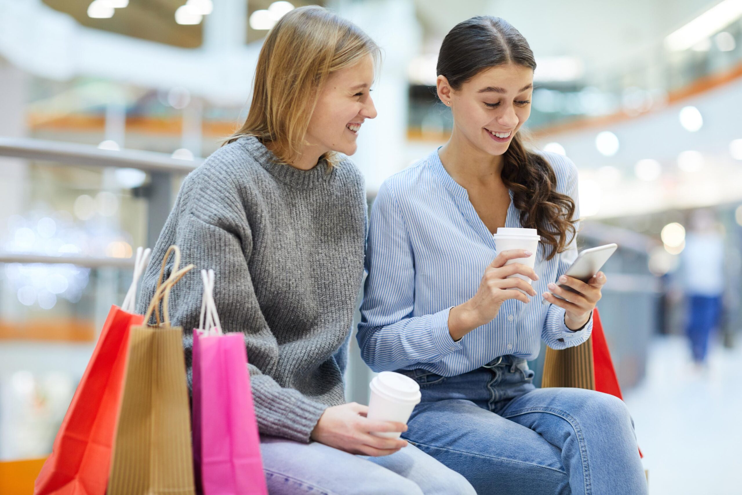 Teenagers, Consumption habits, Contradictions, Fast-food, Clothing, Technology