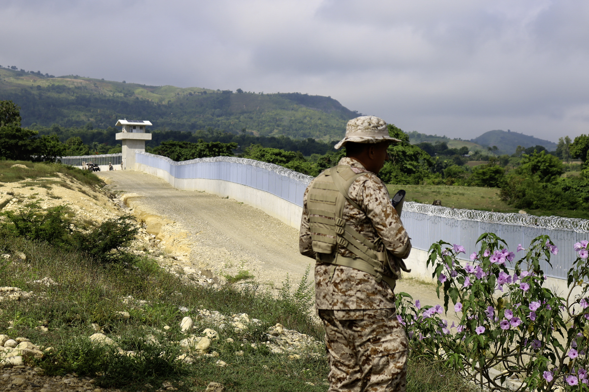 Dominican Republic, Haiti, border wall, immigration, smuggling, violence, deportation, Hispaniola