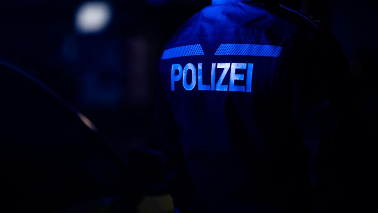 Accident, Landesstraße 10, Landkreis Rostock, four injured, one seriously, driver lost control, head-on collision, car crash, road closure, 80,000 euros damage