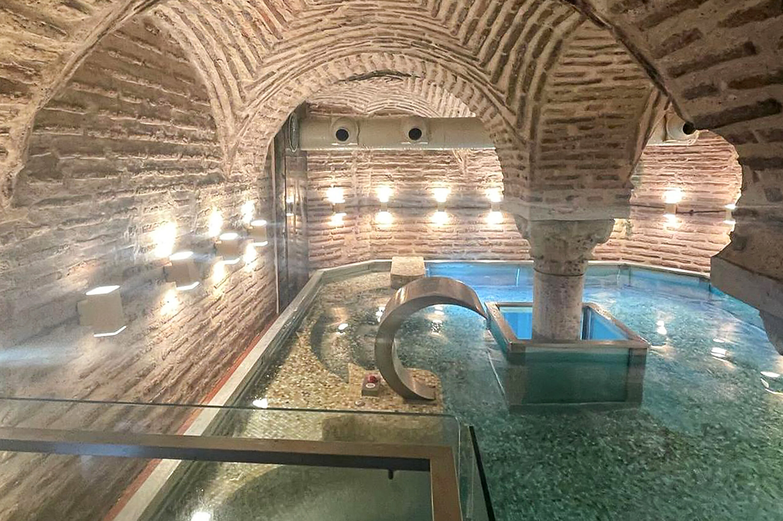 Istanbul, Hilton, Hagia Sofia Mansions, Curio by Hilton, Sultanahmet, historic spa, cistern, Byzantine cistern, Justinian, Fatih municipality, Turkish Ministry of Culture and Tourism, illegal activities, cultural heritage protection
