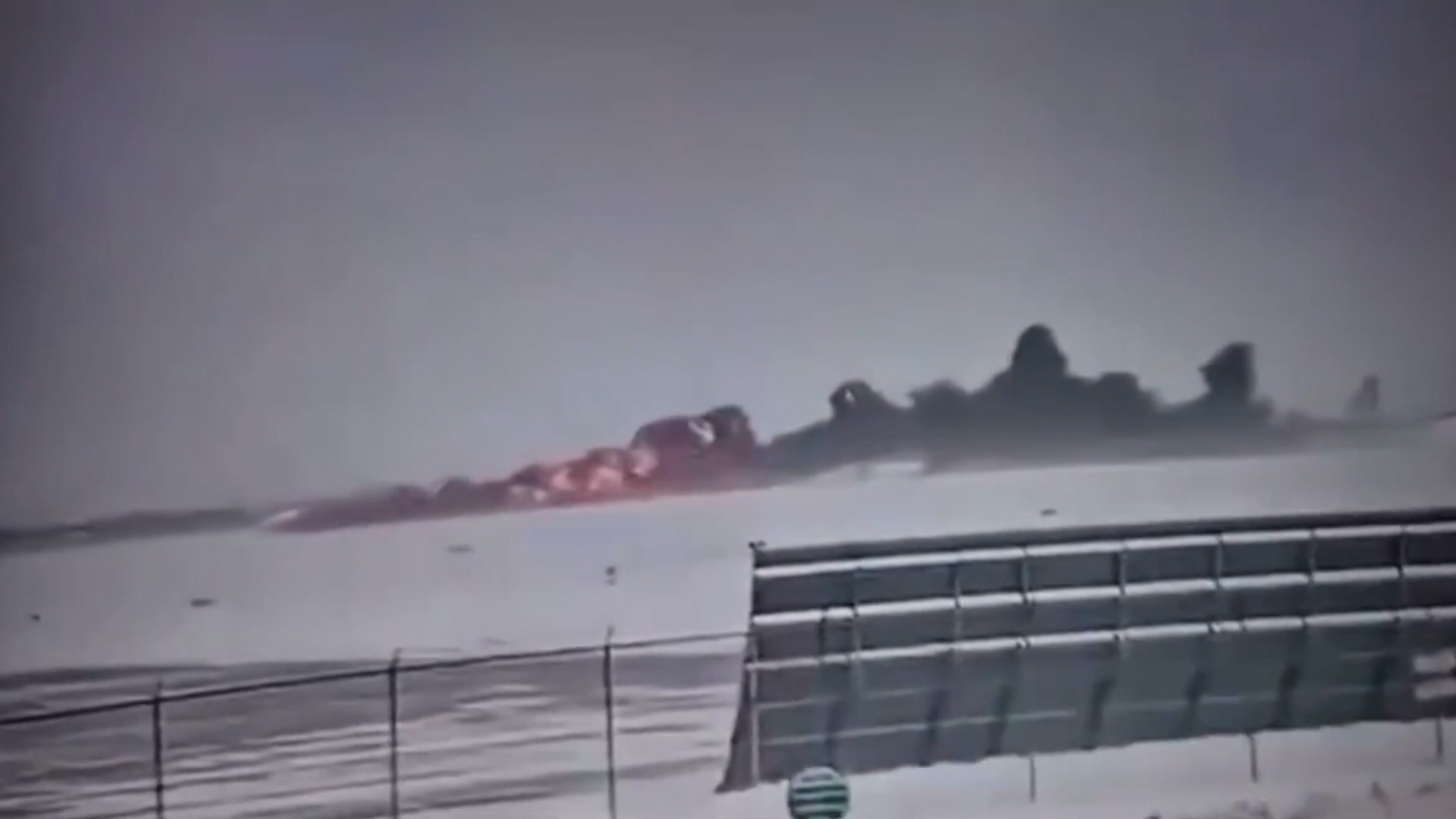 Delta Airlines, Toronto Pearson Airport, Bombardier CRJ900, Avionique, Accident d'avion, Piste, Enquête sur un accident d'avion, Blessés, Vent violent, Températures glaciales