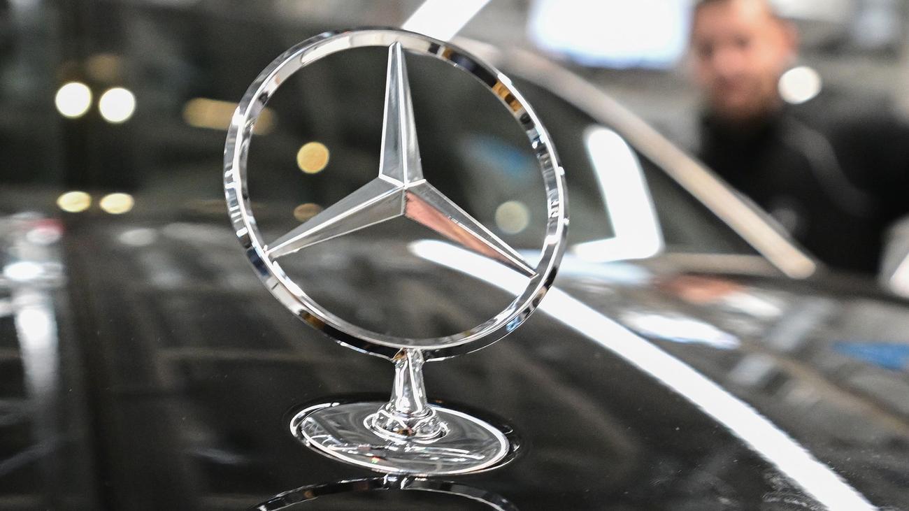Mercedes-Benz, Auto industry, Auto crisis, China, Premium vehicles, Luxury vehicles, Electric vehicles, Ola Källenius, Ferdinand Dudenhöffer, Stefan Reindl, Frank Biller