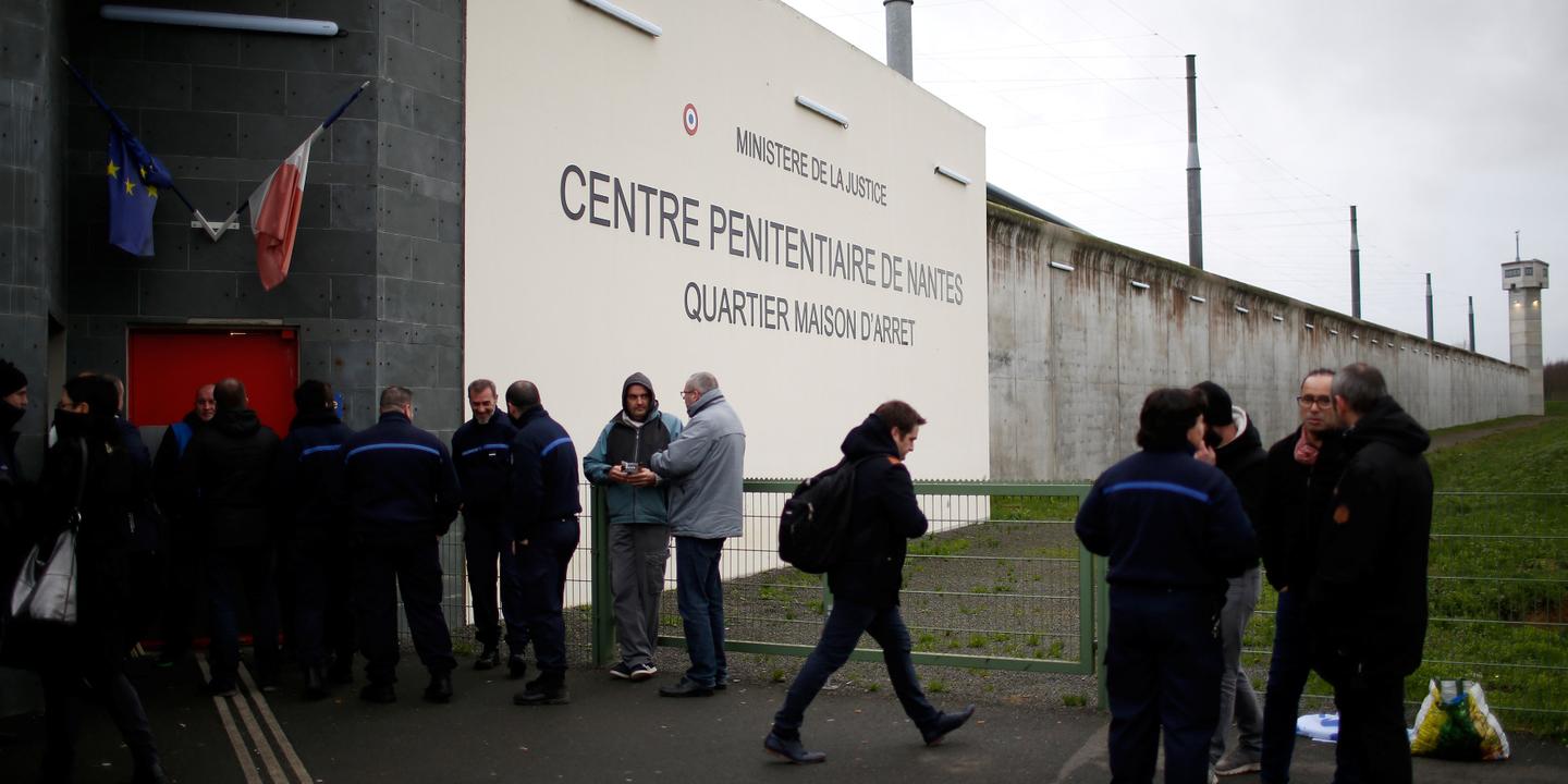 prison reform, inmate rights, access to telephony, prohibition of mobile phones, telecommunication in detention