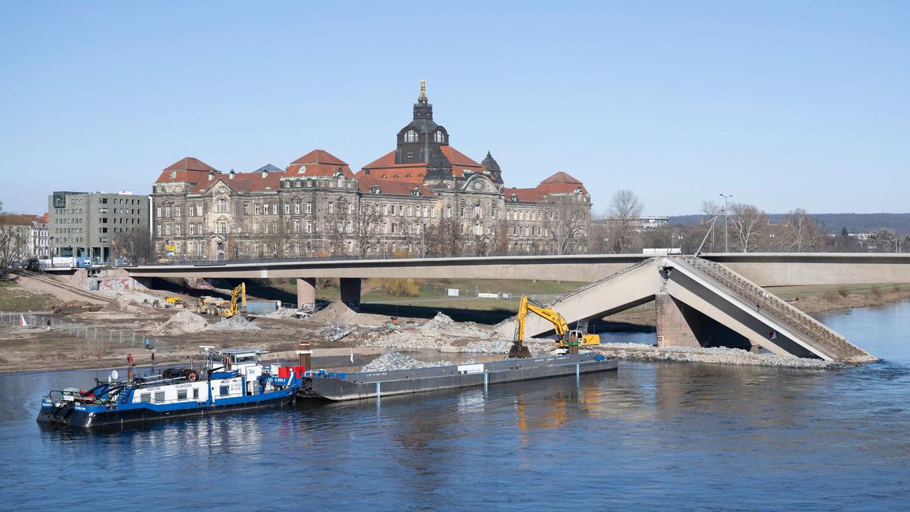 Dresden, Carolabrücke, Brüche, Hochwasser, Schiffsverkehr