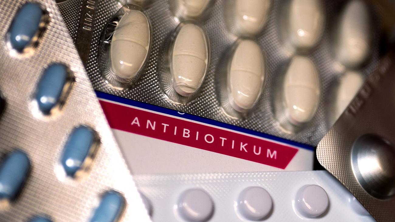 Antibiotic Prescriptions, Doctors in Niedersachsen, Gesetzlich Versicherten Patienten, Standardantibiotika, Reserveantibiotika, Antibiotic Resistance, Medication, AOK Niedersachsen, Jürgen Peter, Prescription Patterns