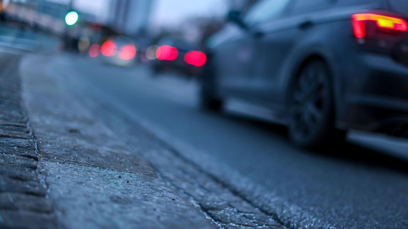 Road conditions, Black ice, Southern Germany, Weather forecast, DWD, Rain, Glatteisgefahr, Spring weather, Warm temperatures, Freiburg