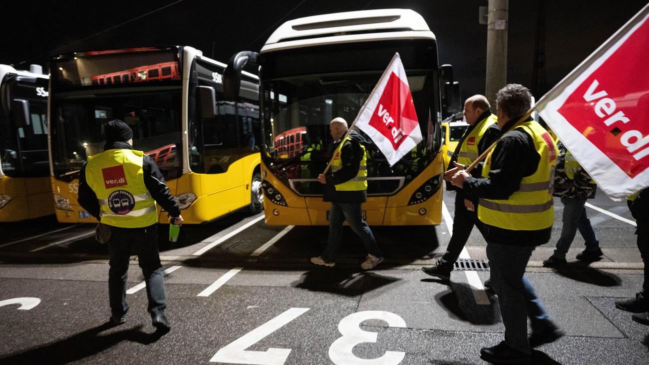 Verdi strike in Baden-Württemberg, Public transport strike, Collective bargaining, Wage increase, Working hours reduction, Flexible working time