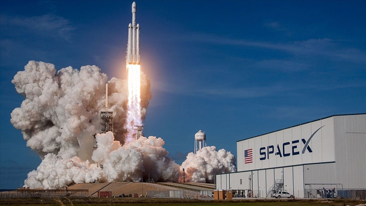 SpaceX, Falcon 9, Rocket Landing, Bahamas, Satellite Launch, Reusable Technology, Space Travel, Cost Reduction