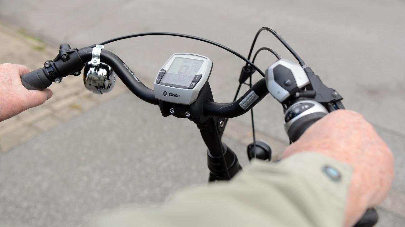 E-Bike Accident, Ludwigslust, Elderly Woman, Head Injuries, Helmet Recommendation