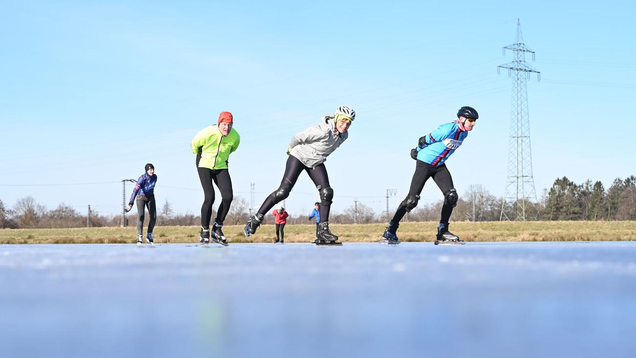 Ice skating, East Friesland, winter tradition, 