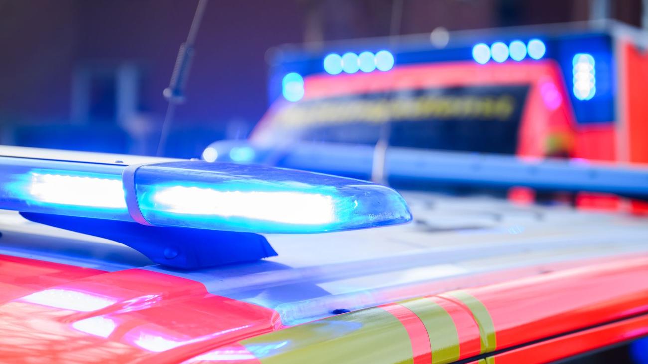 Bus accident, Autobahn 3, Bad Camberg, Limburg-Weilburg, Multiple injuries, Stauende, Truck collision, Rescue helicopters, Kriseninterventionsteam