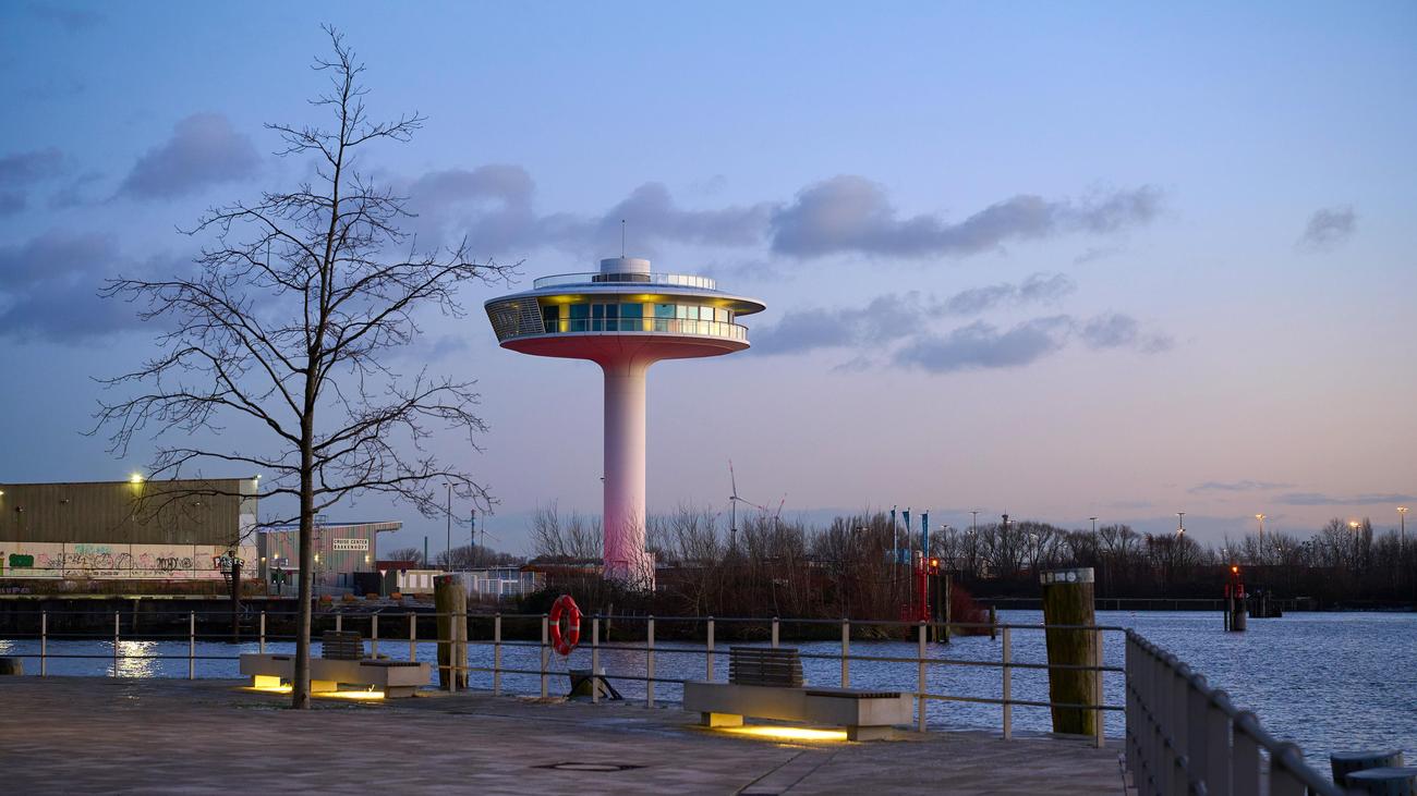 Oper in Hamburg, Elitäres Gebaren, Denkmal für Kühne, Sanierung Oper, Bäderschließungen, Spracherwerb, Orte des Zusammenkommens