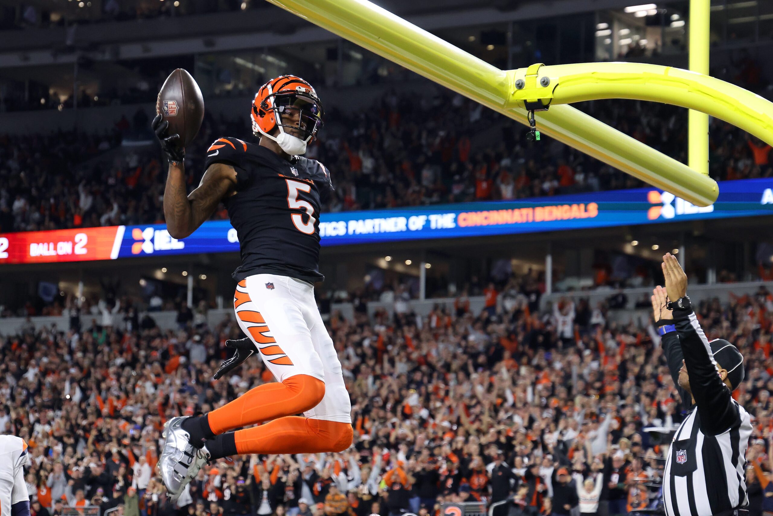 Free agent wide receivers, NFL free agency, Tee Higgins, Mike Godwin, Stefon Diggs, Amari Cooper, DeAndre Hopkins, wide receiver rankings, top free agents