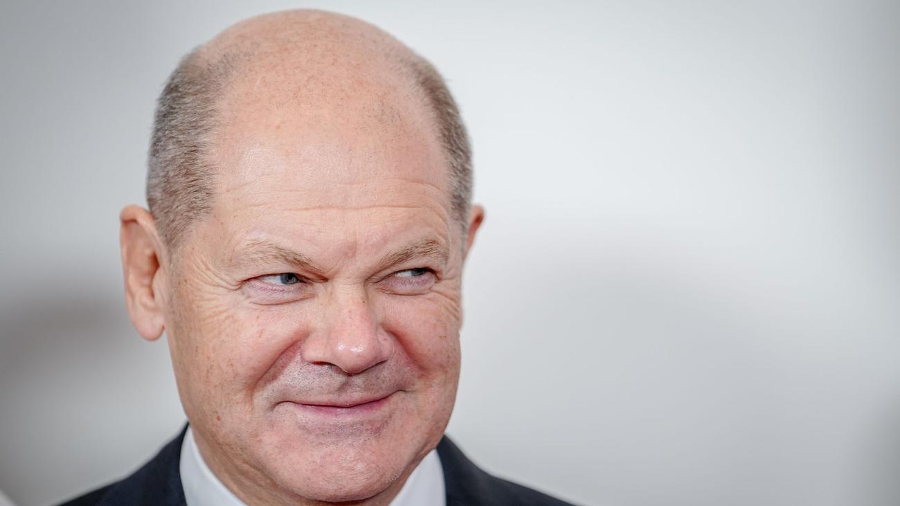 Olaf Scholz, German Chancellor, SPD candidate, Bundestag election, visit to Lower Saxony, visit to Bremen, hydrogen filling station opening, Lloyd shipyard, citizen dialogue in Ilsede, citizen dialogue in Hannover, citizen dialogue in Bad Fallingbostel