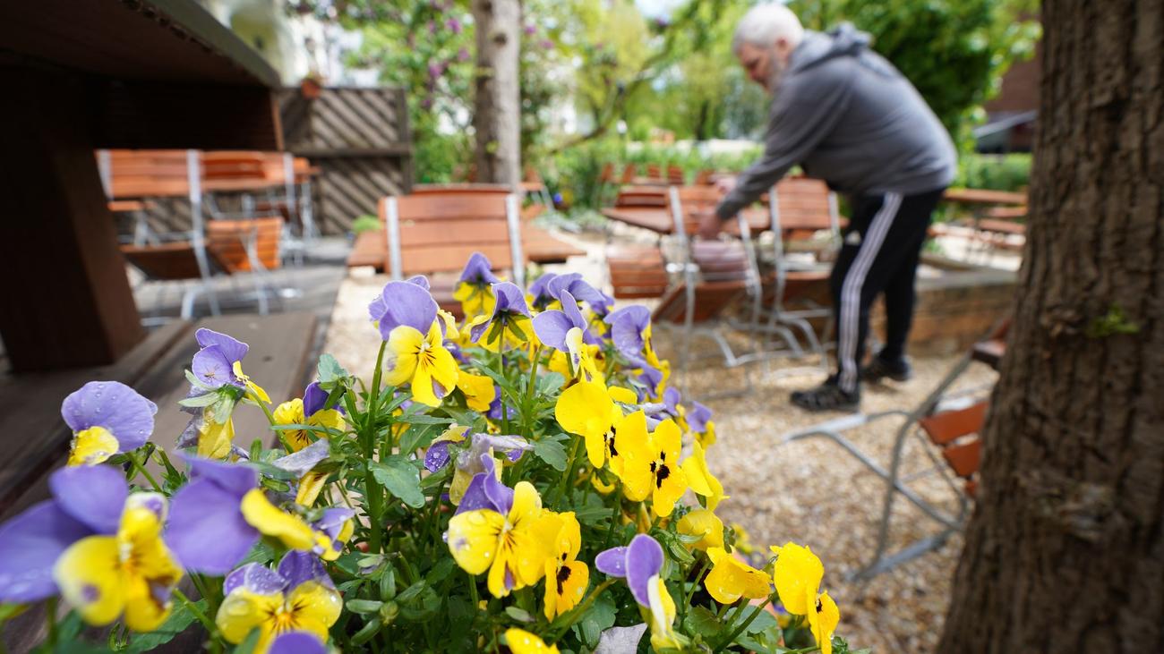Outdoor dining, Restaurant industry trends, Hospitality sector in Germany, Gastronomy in NRW