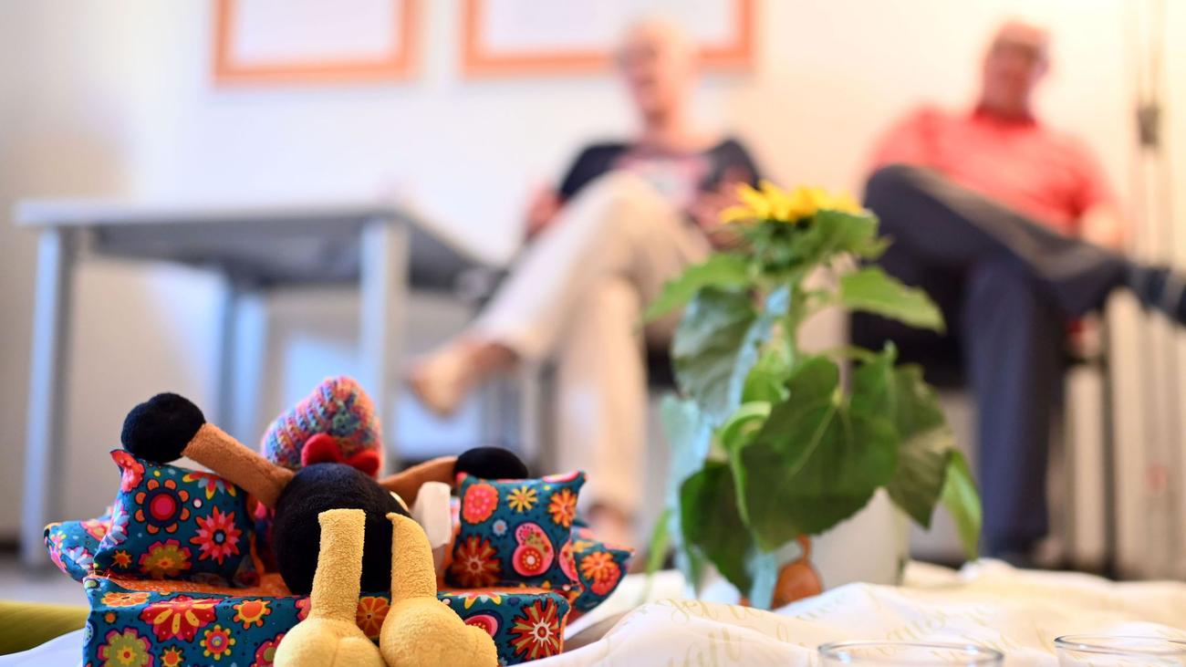 Self-help groups, Mental health, Addiction, Social support, Community outreach