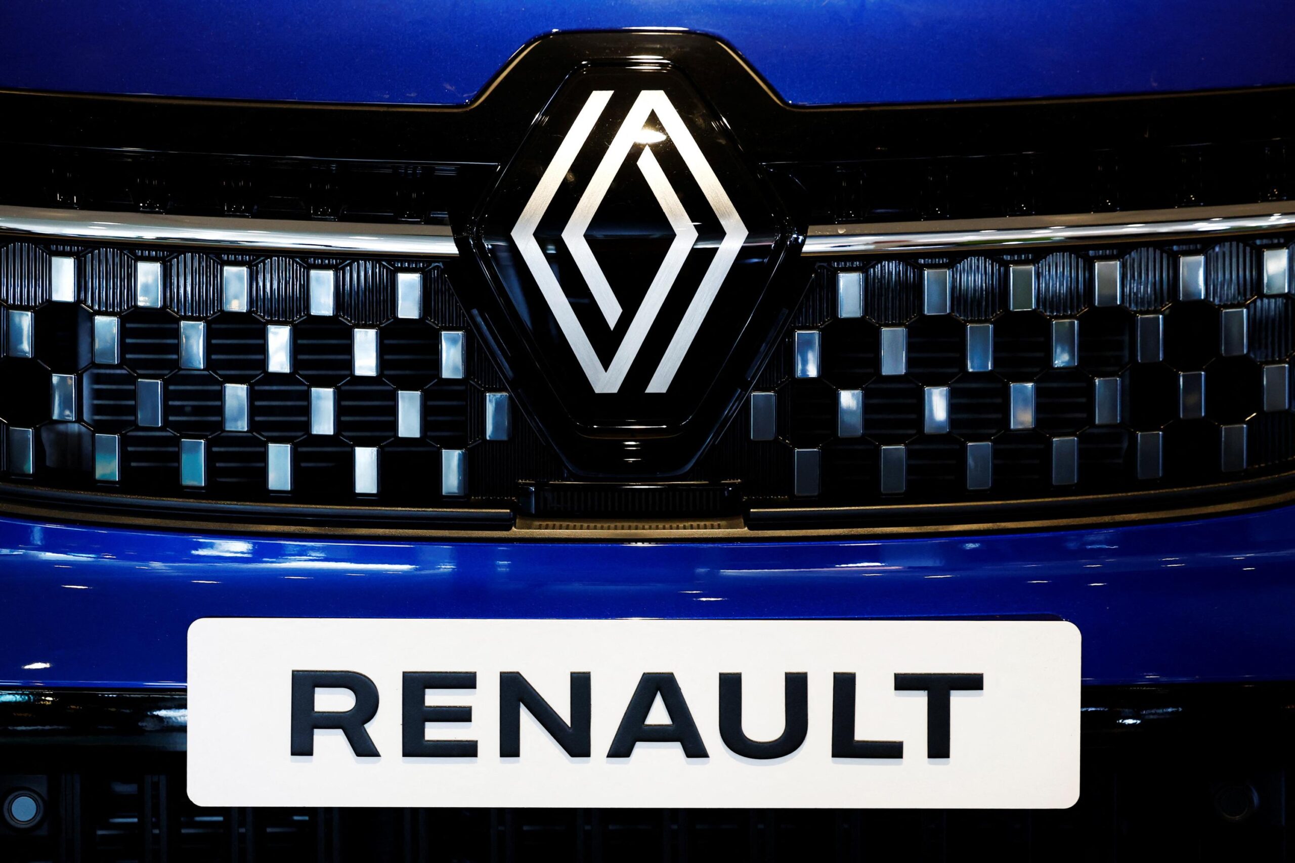 Renault, Financial results, Car sales, Electric vehicles, CAFE regulations, Dividend