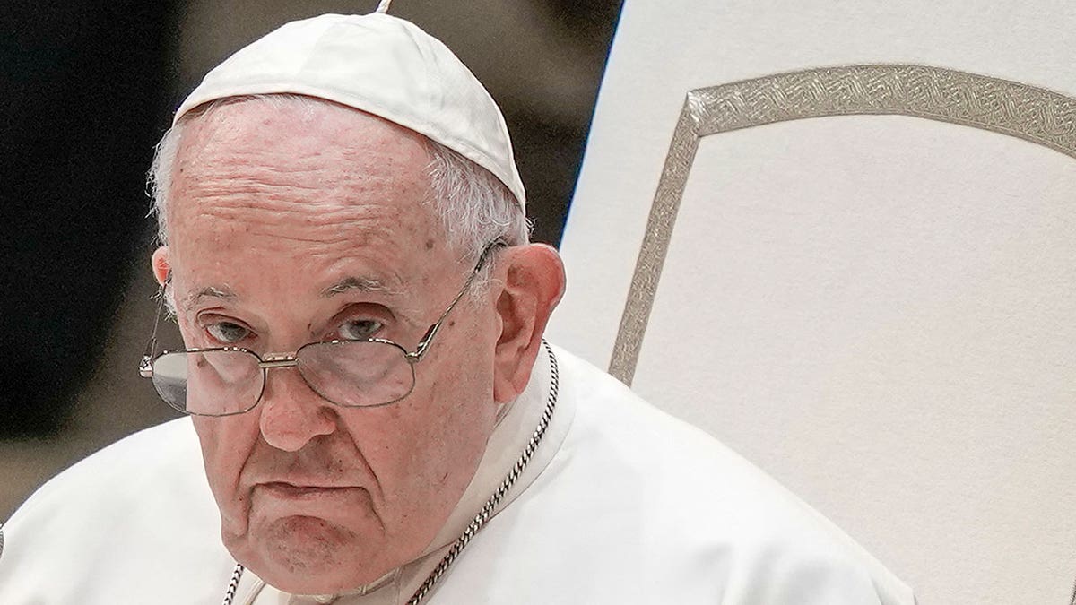 Pope Francis, pneumonia, Vatican, hospitalized, respiratory infection, bronchitis, antibiotics, treatment