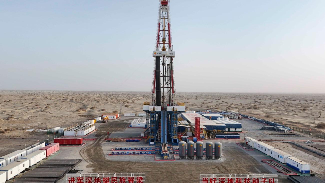 Shenditake 1, deepest borehole, Tarim Basin, Xinjiang, CNPC, scientific project, oil and gas exploration, earth history, geology, engineering breakthroughs, 10,910 meters, automated drilling rig