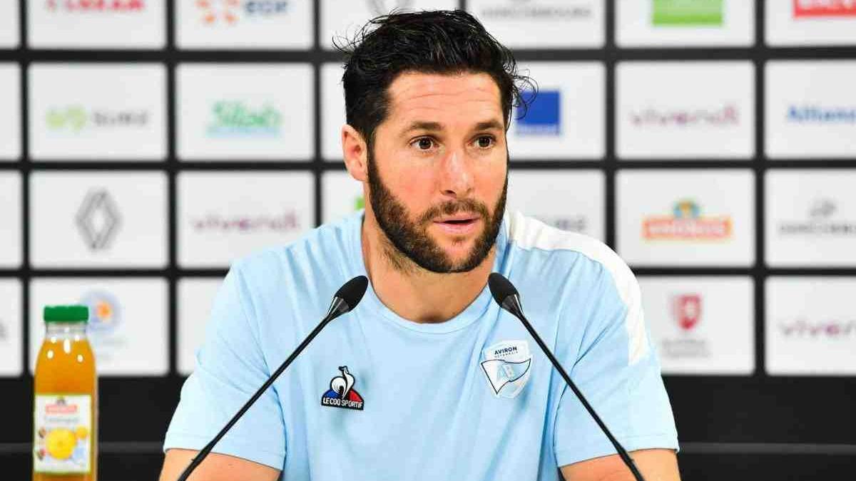 Maxime Machenaud, Bayonne, Demi de mêlée, Blessure, Main droite, Fracture, Métacarpien, Pouce, Absent six semaines, Prolongation de contrat