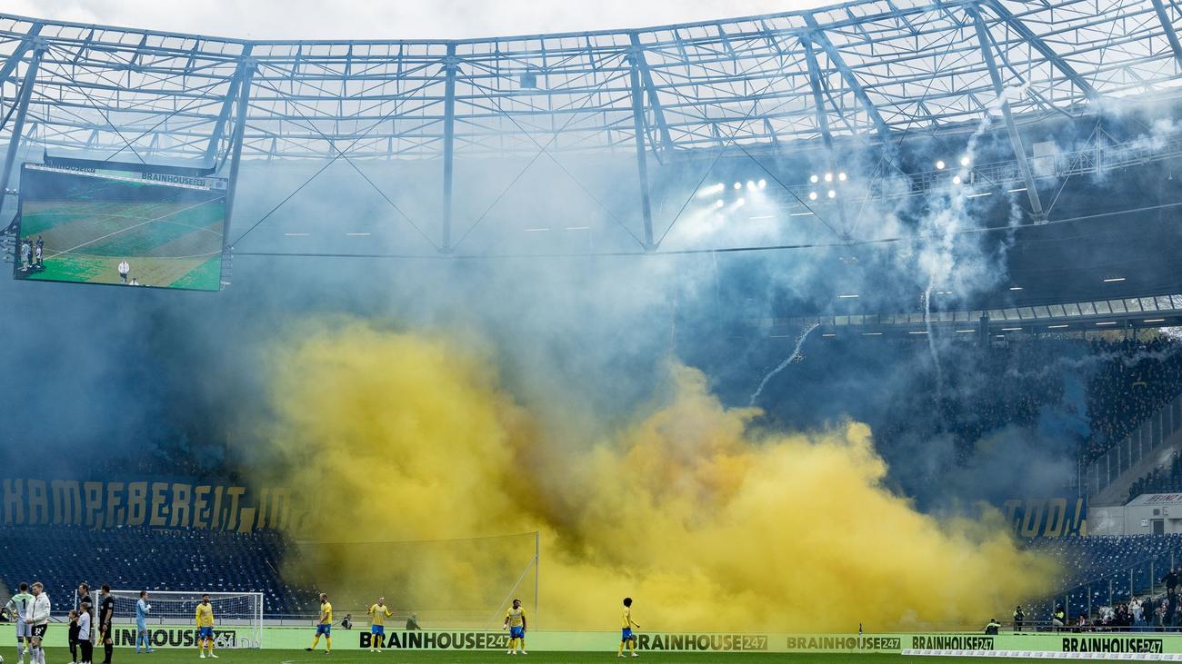 Eintracht Braunschweig, Hannover 96, Niedersachsen derby, partial stadium ban, fan violence, safety concerns, fan boycott, Nicole Kumpis