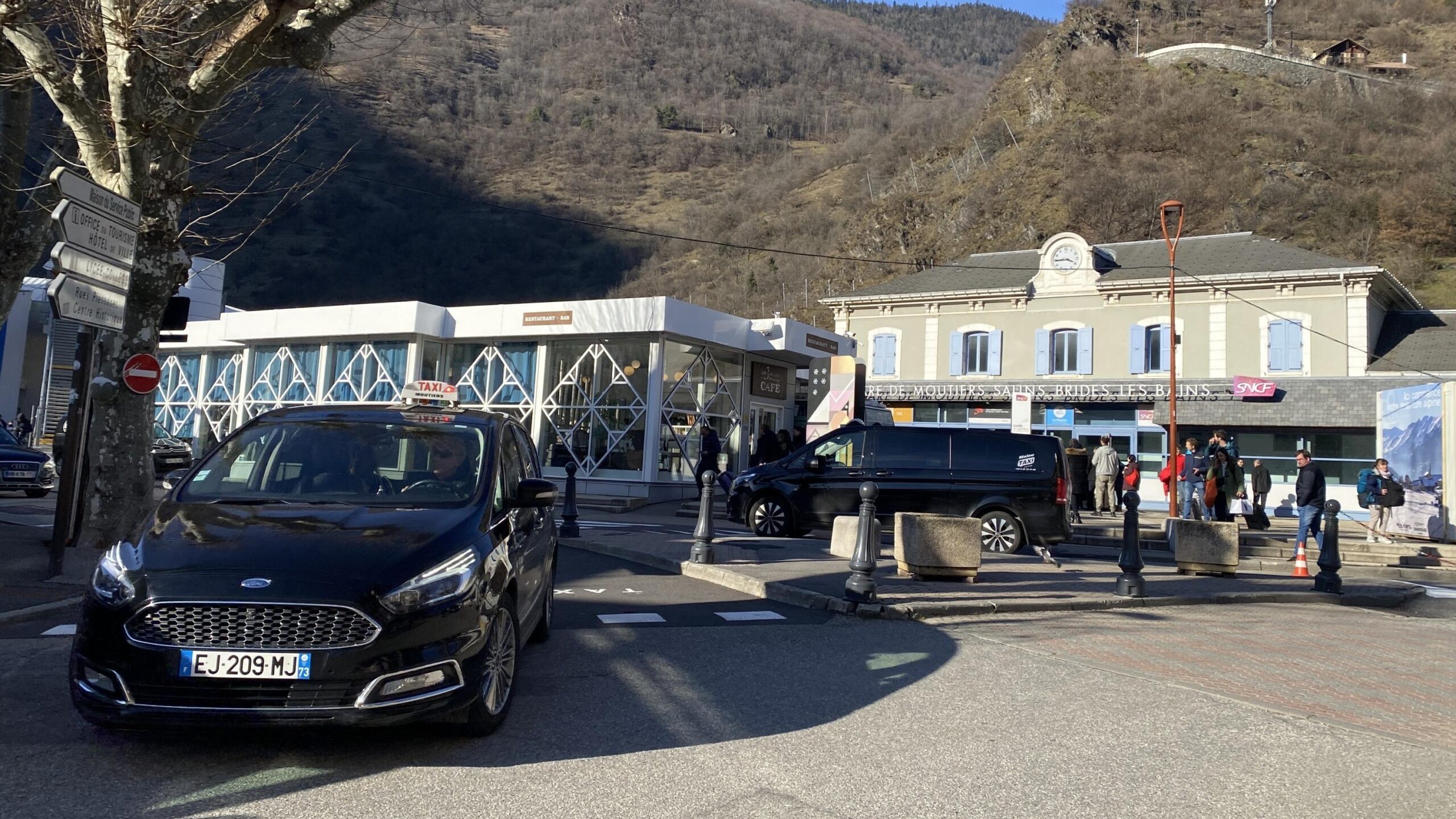 Uber, Taxis, Moûtiers, Savoie, VTC, Altercations, Intimidations, Incendie