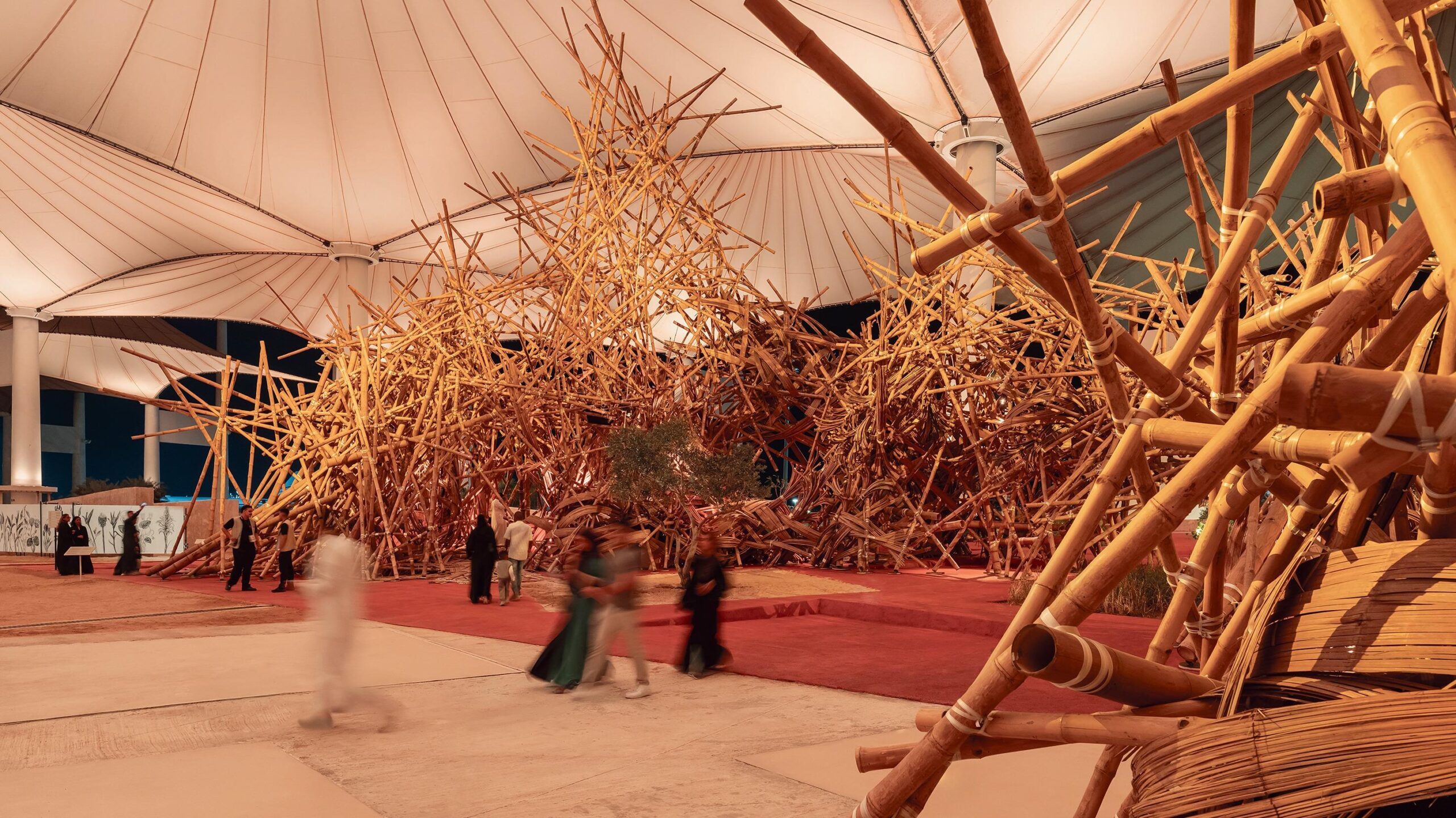 Al-Ula Arts Week, pop concert, film screenings in the desert, Islamic Arts Biennale in Jeddah, university exchange program at Villa Hegra, Cultural proposals multiply in Saudi Arabia, country, long closed, become a fantasy for Western cultural institutions, French, Europeans and Americans, Al-Ula, territory the size of Belgium in the northwest of the country, January, a month after Emmanuel Macron's state visit to Saudi Arabia, Greek, English and Italian delegations arrive, Italian Prime Minister Giorgia Meloni leaves with the equivalent of 1 billion dollars in contracts, Mixture of desert and rocks, with beautiful Nabatean sites, Al-Ula site is the bridgehead of all hopes