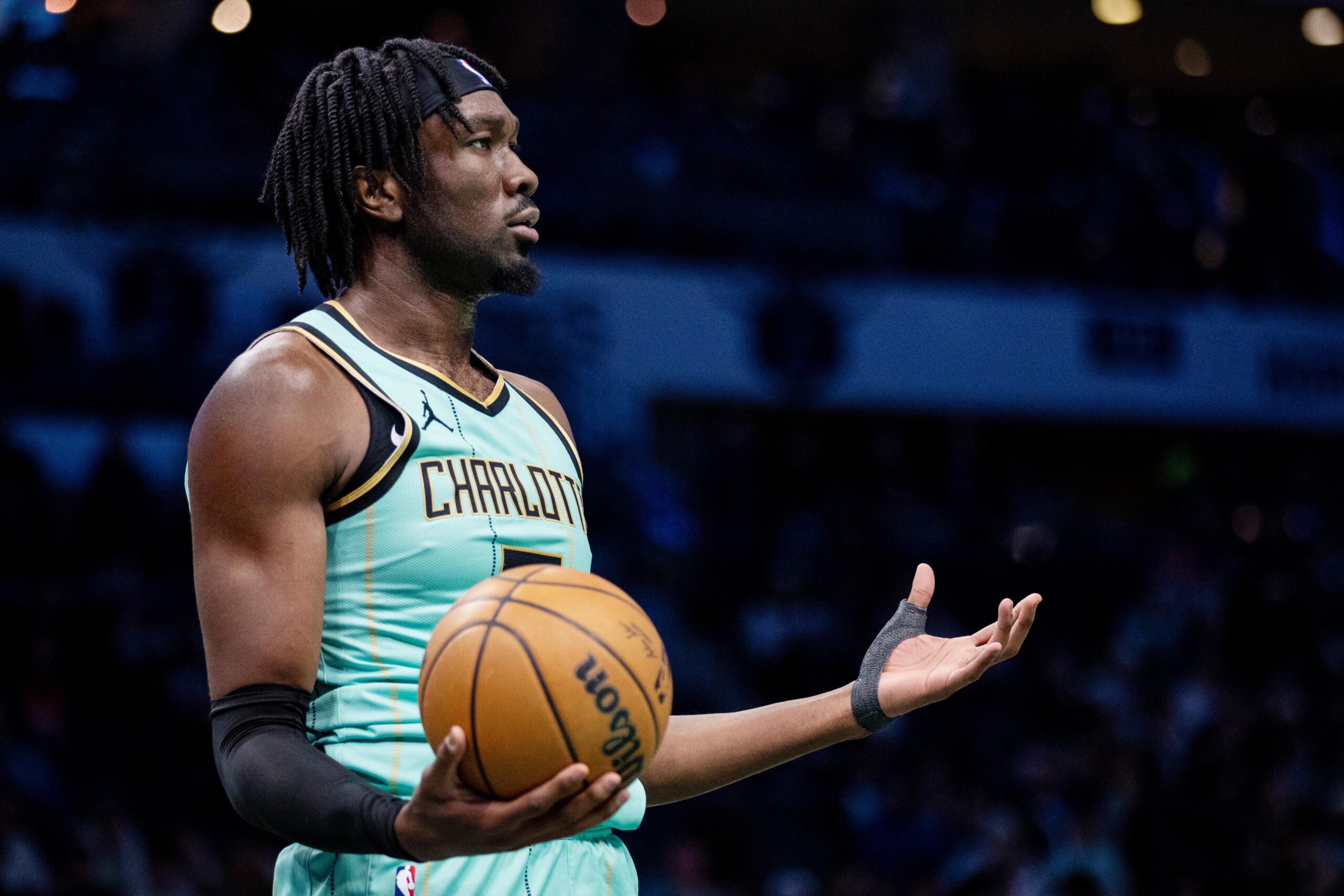 NBA, Lakers, Hornets, Mark Williams, Trade, Physical, Medical Examination, Jeff Schwartz, Excel Sports Management, Dalton Knecht, Cam Reddish