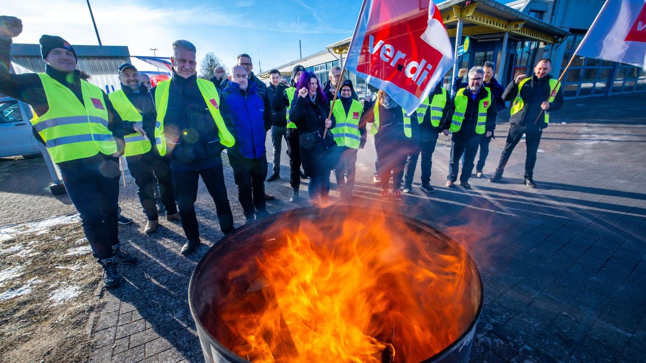 public transport, buses, trains, warning strike, Mecklenburg-Vorpommern, Verdi, wage increase, labour dispute, local transport companies