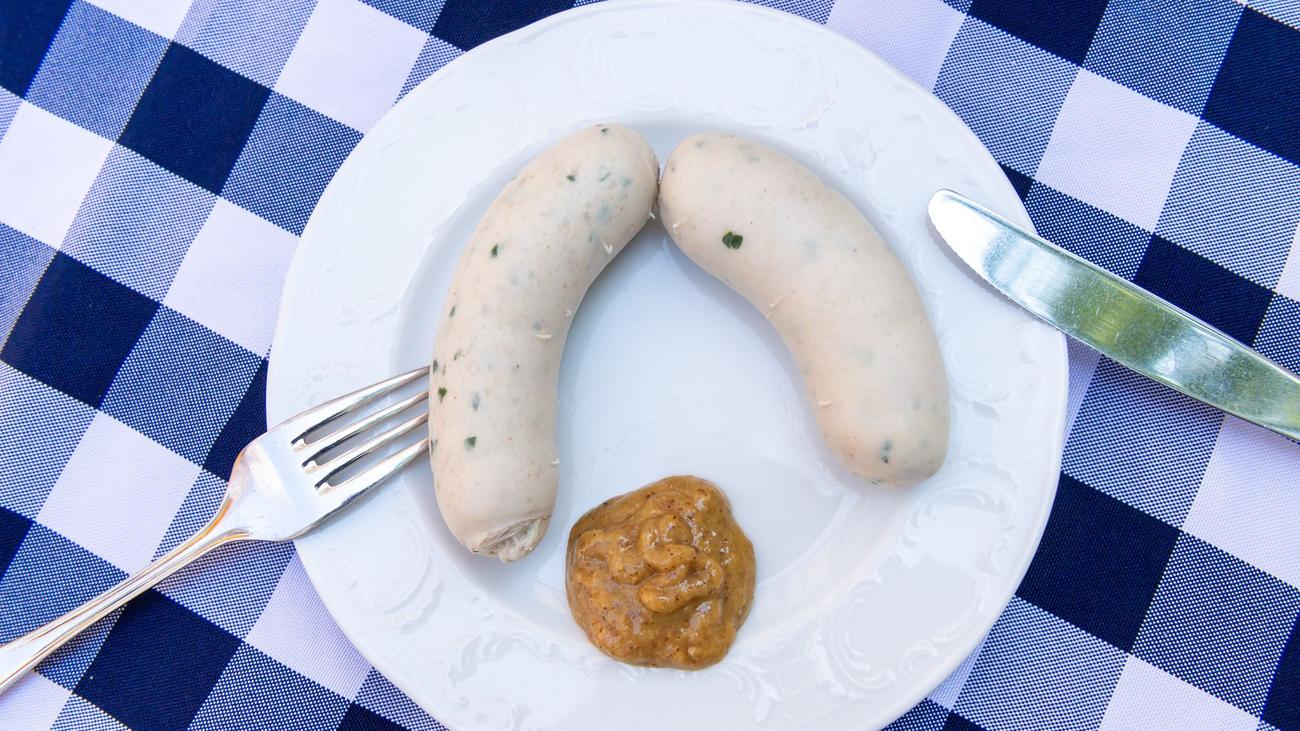 Bavarian breakfast, Weißwurst, Breze, sweet mustard, meat consumption, Fleischereiverband Bayern, Weißwurstsalat, grilled Weißwurst, fried Weißwurst, Landesgeschäftsführer Lars Bubnick, Bavarian Weißwurst Day, Hofbräuhaus Munich, Weißwurst consumption abroad, Asian tourists, Australian tourists, Tobias Ranzinger, Jakob Portenlänger, Alter Wirt in Grünwald, Weißwurst preparation, Staatsministerium für Ernährung, Landwirtschaft, Forsten und Tourismus, Weißwurst history, Bayerische Weißwurstkönigin, Bodenmais