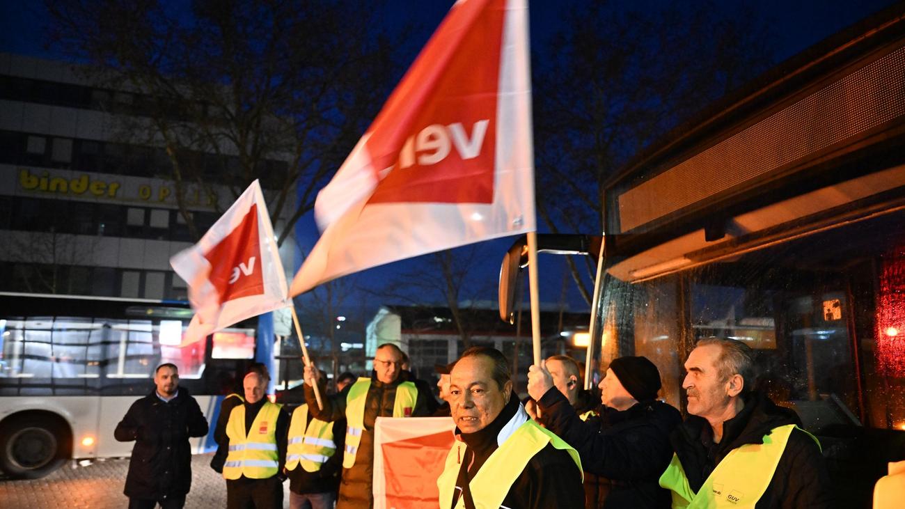 ÖPNV strike, Baden-Württemberg, public transport, Verdi, warning strike, public service, collective bargaining, labor dispute, Stuttgart, Karlsruhe, Freiburg, Heilbronn, Esslingen, Konstanz, Baden-Baden, Ulm