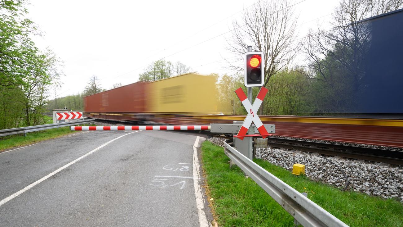 Train crossings, Safety improvements, Accident reduction, Highway-rail grade crossings, Deutsche Bahn, Public awareness campaigns, Infrastructure upgrades, Investigation, Legal proceedings