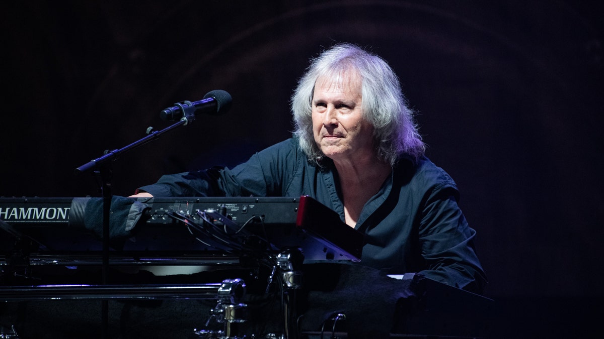 Ronnie Platt, Kansas, Thyroid cancer, Surgery, Recovery, Band cancellation