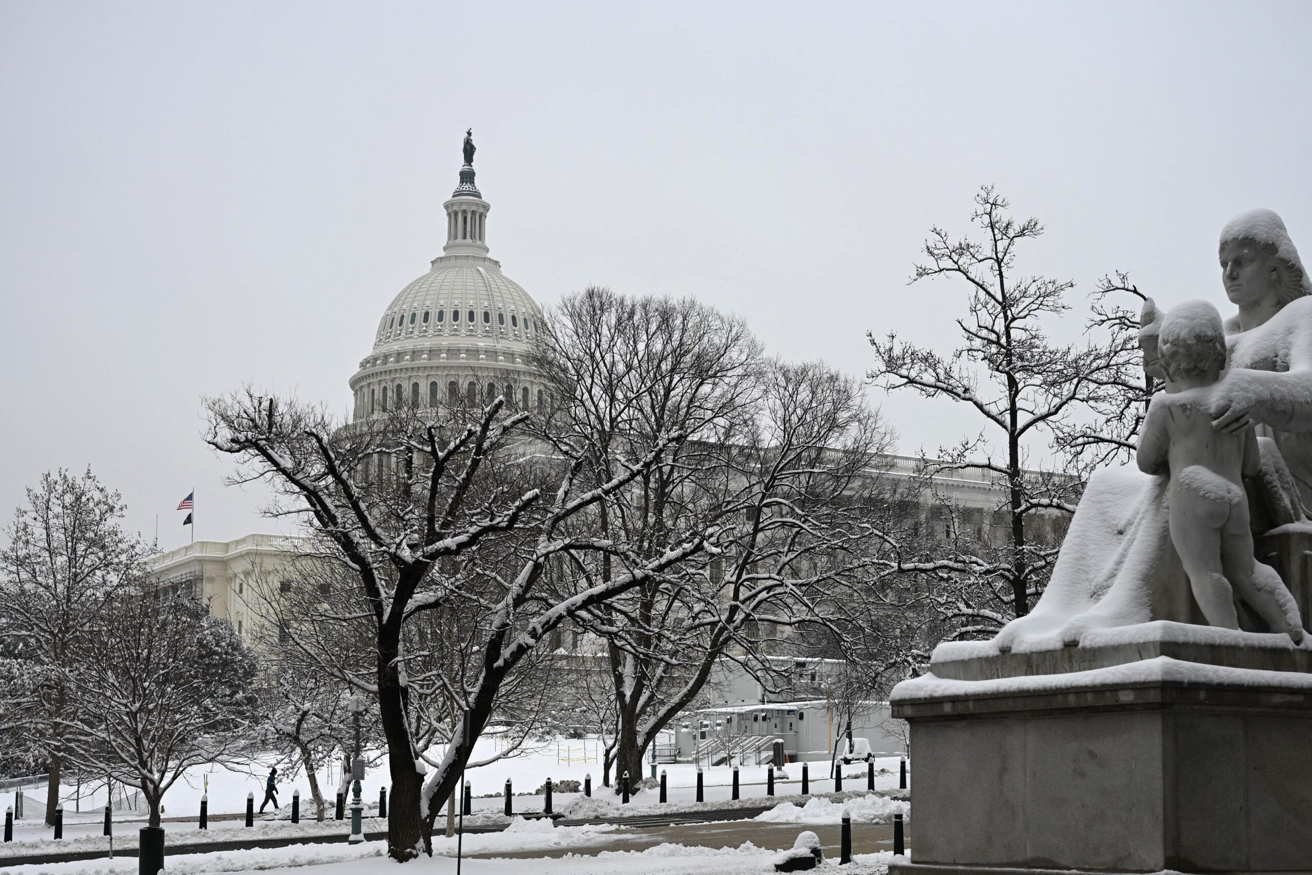 U.S. Senate Passes Republican Bill, Budget Resolution, Immigration, Energy, Defense, Tax Cuts, House of Representatives, Senate Budget, Lindsey Graham, Mitch McConnell, Ron Wyden