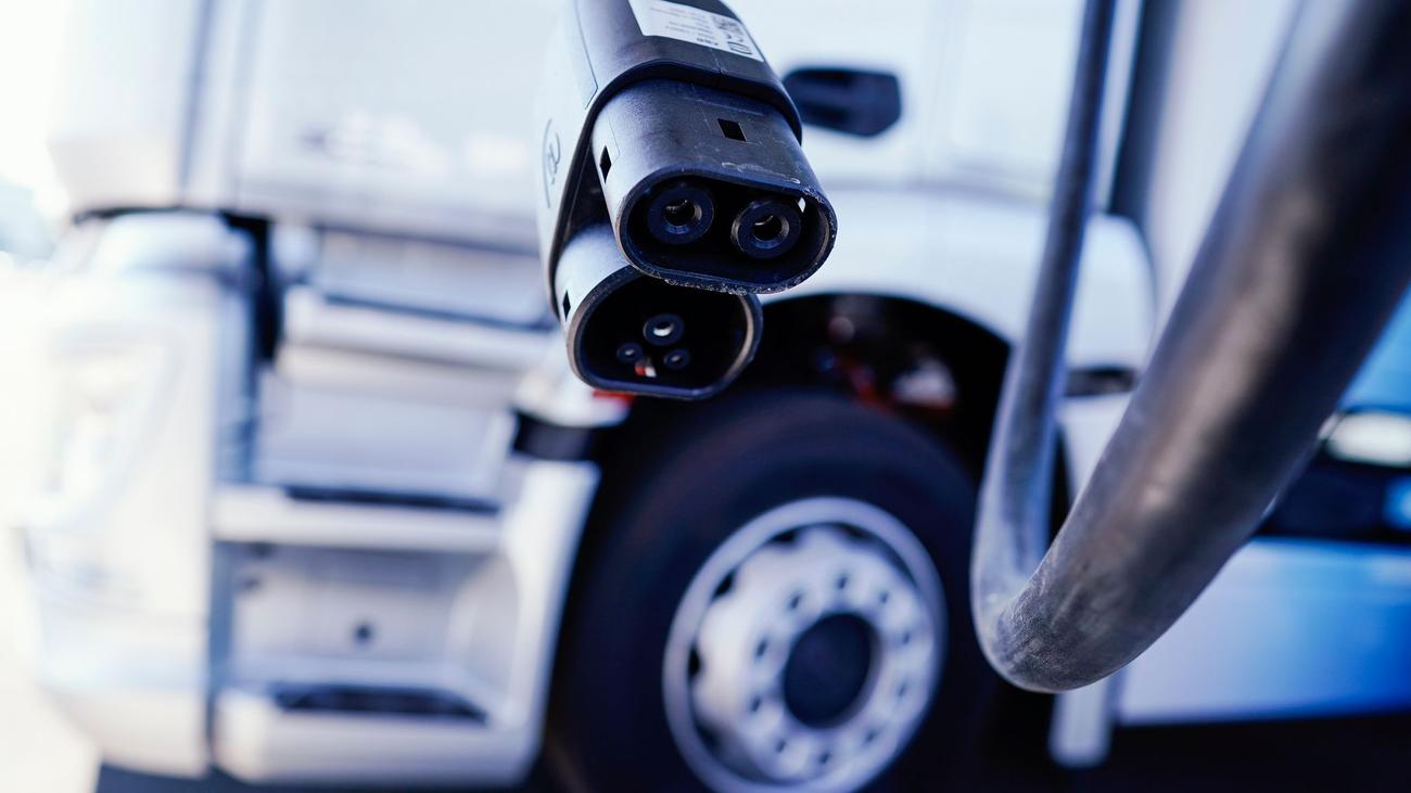 Electric Vehicle Charging, Public Charging Stations, Truck Charging, E-Mobility, Infrastructure, EU, Drive-E, Eon, ZSE, Eldrive, Pkw, Güterverkehr
