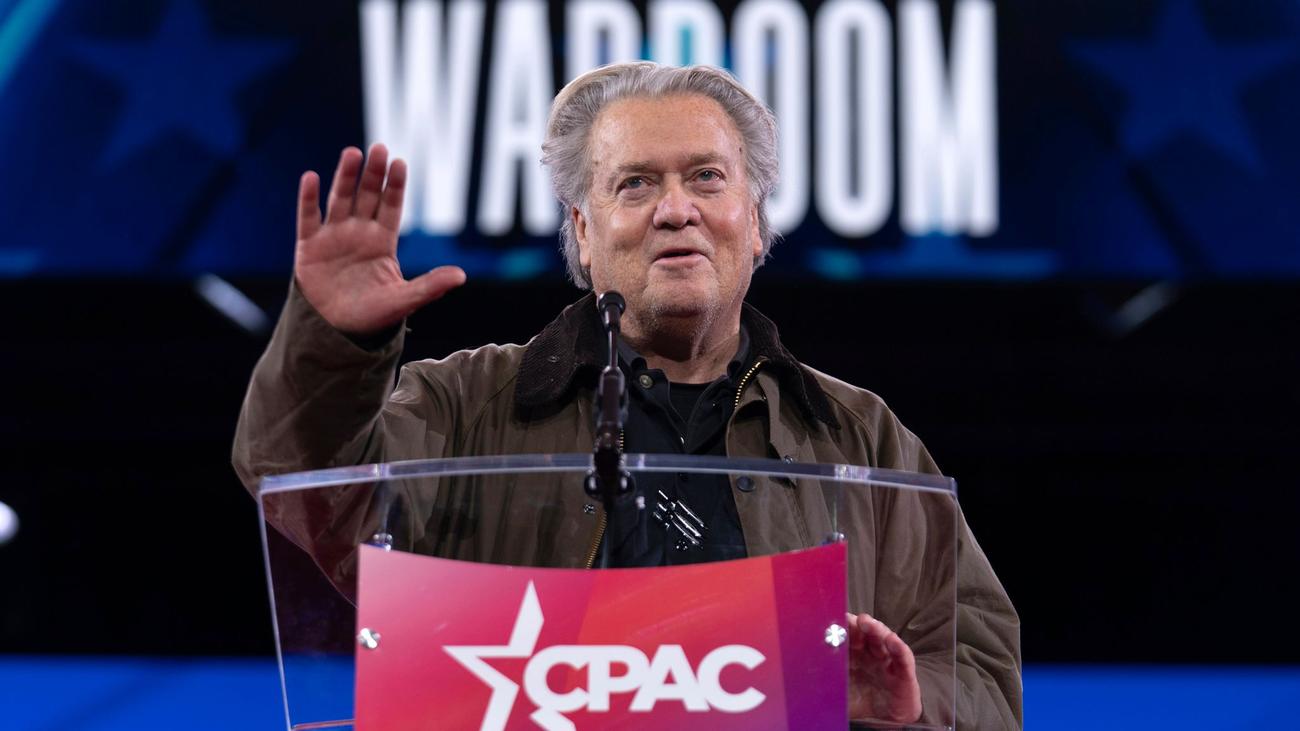 Steve Bannon, Hitler salute, CPAC, Trump, Republican, right-wing, fascism, extremism